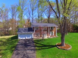 6904 Raspberry Plain Pl, Springfield, VA 22153