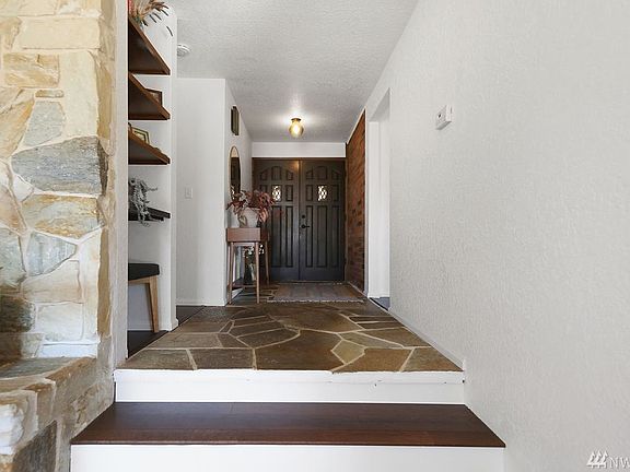 Such a gorgeous front entrance. 