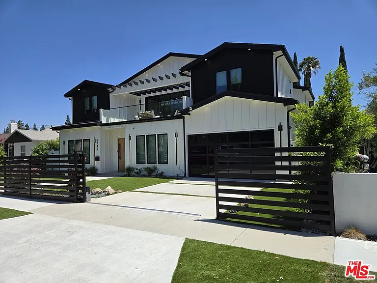 5012 Enfield Ave — Photo 2