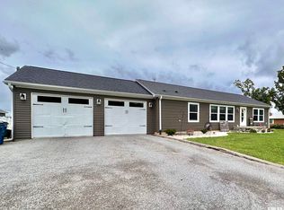 1719 N State Rd, Flora, IL 62839