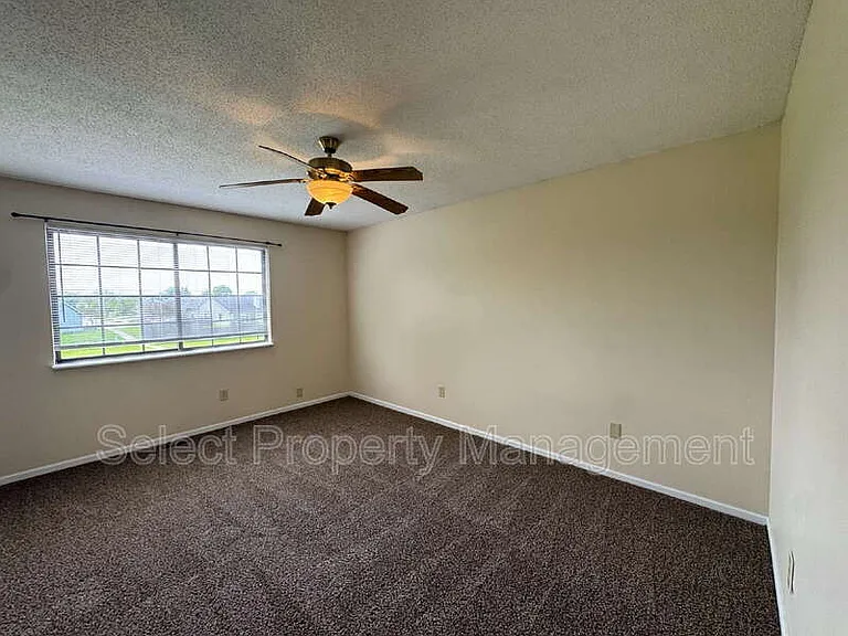 8422 Lionsgate Run — Photo 13