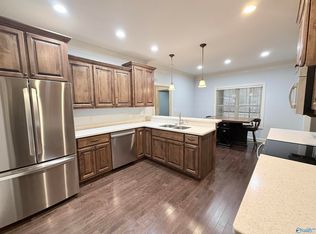 626 Berry Hill Ln SW, Arab, AL 35016