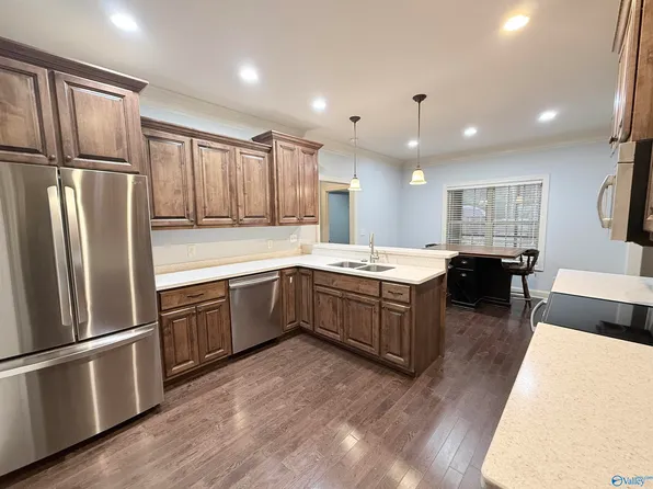 626 Berry Hill Ln SW, Arab, AL 35016