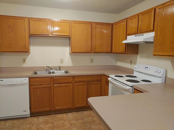 2nd image of 728 Graftons Mill Ln