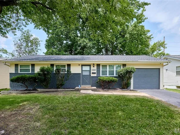 2745 Benne Dr, Florissant, MO 63031