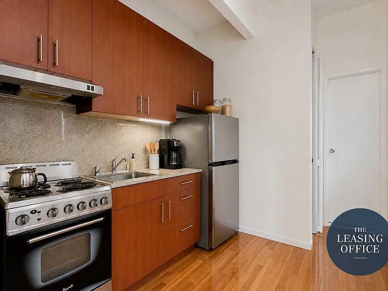 229 E 67th St #2D — Photo 3