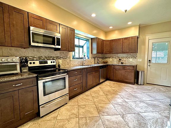 4th image of 4401 W 51st St