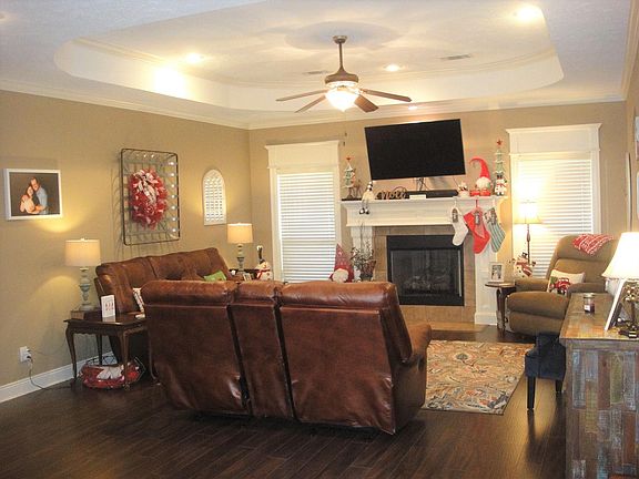 3rd image of 7408 Palisades Dr