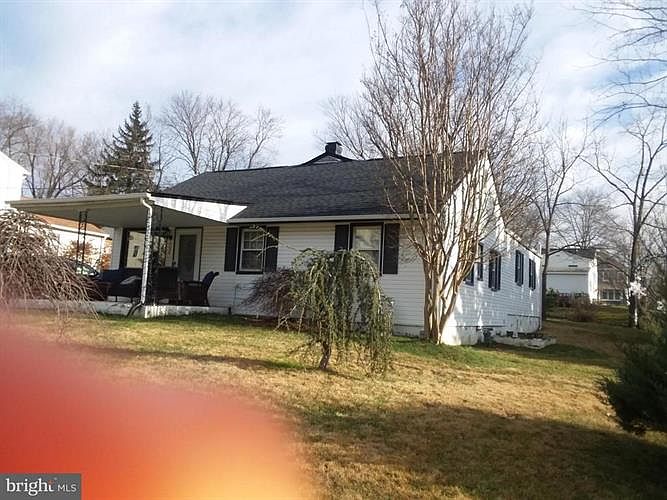 1st image of 1755 Gilson St