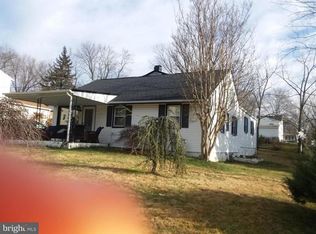 1755 Gilson St, Falls Church, VA 22043