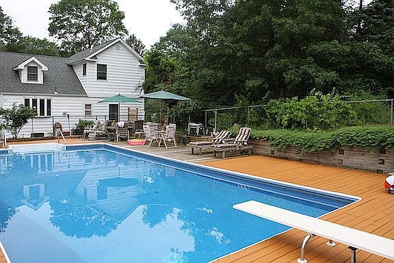 2nd image of 230 Melville Rd