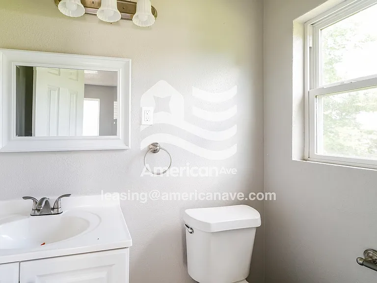 1040899_013_bathroom_14.jpg