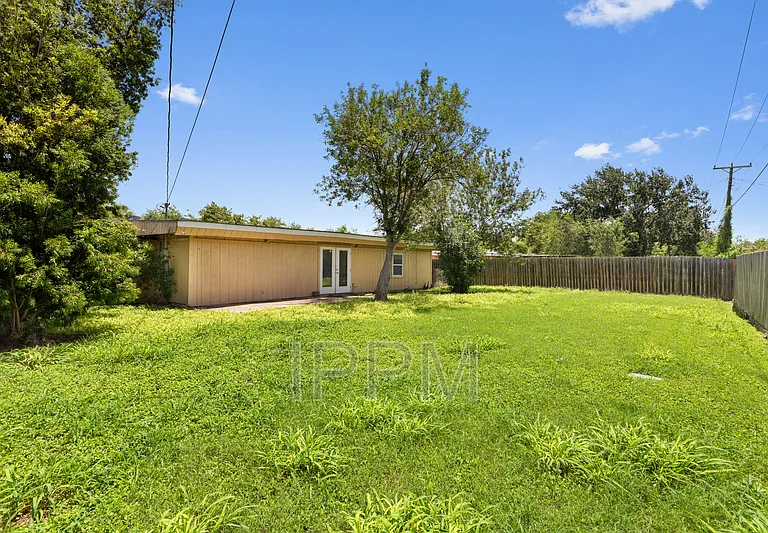 914 E Carrol St — Photo 20
