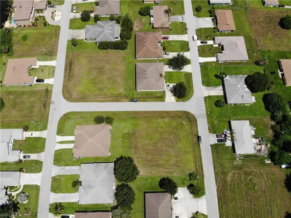 528 SE 5th Pl, Cape Coral, FL 33990