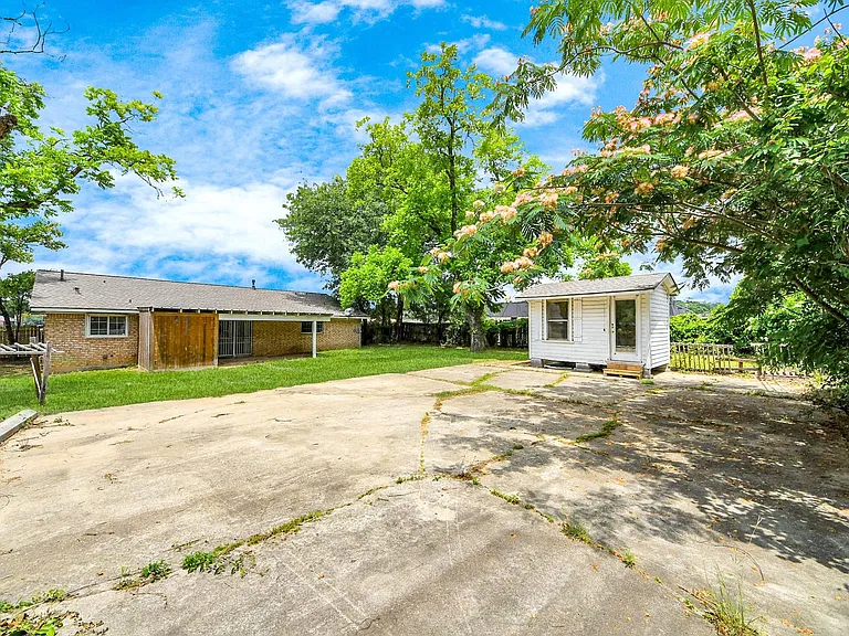 811 Hillcrest Dr — Photo 33
