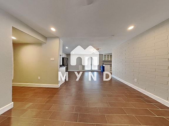 4th image of 3717 E Ludlow Dr