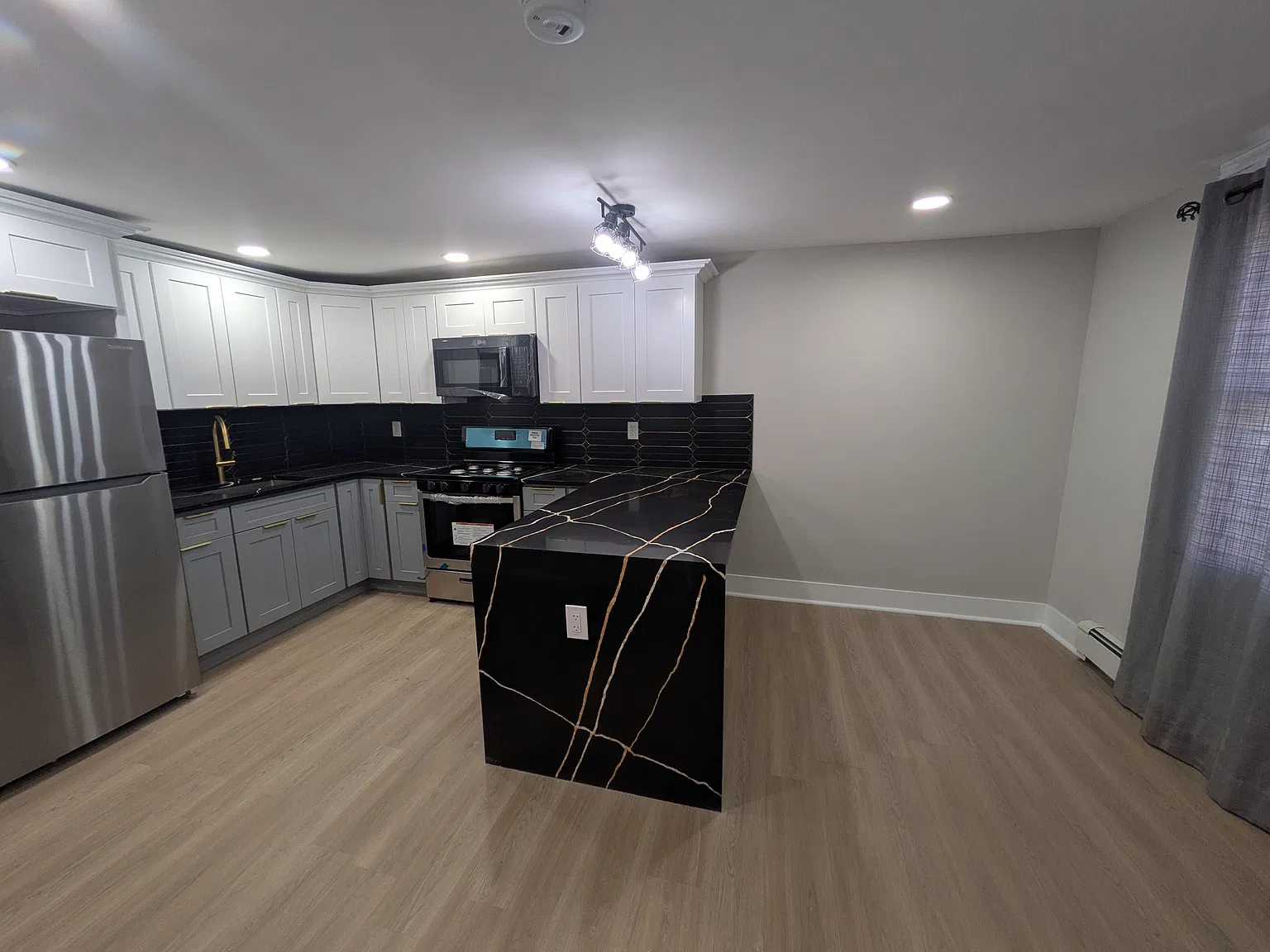 4 bed, $3,500 — Photo 4
