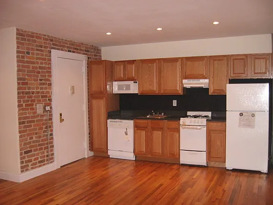 Rented by PMG Real Estate  | media 37