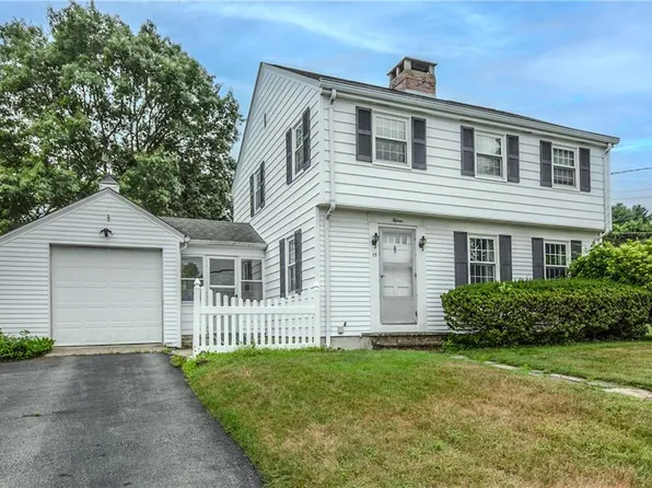 15 Westwood Rd, Lincoln, RI 02865