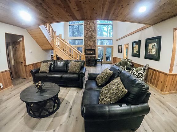 4th image of 8493 Pine Wood Dr