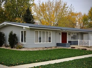 208 4th St NW, Orange City, IA 51041