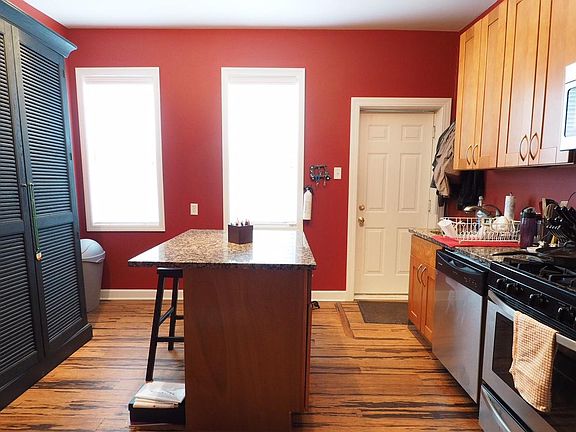 2nd image of 2115 W Wellington Ave APT 1F
