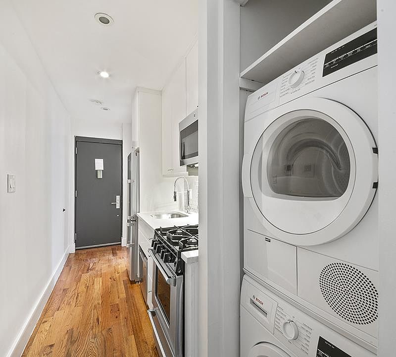 1st image of 304 10th St #16