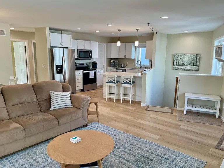 Living room/kitchen.