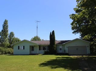 04628 Barnard Rd, Charlevoix, MI 49720