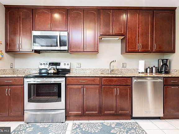 4th image of 2300 Dartmouth Ln