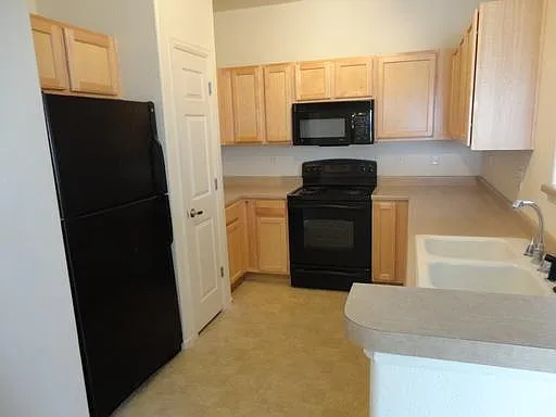 2 bed, 2.0 bath, 1121 sqft, $1,800 — Photo 3
