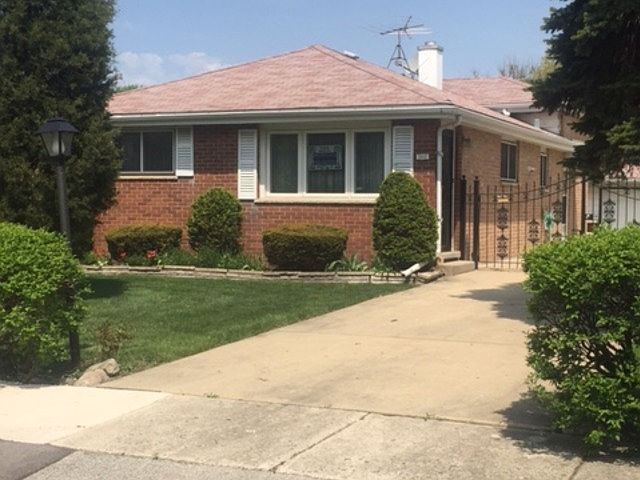 1st image of 1111 Twin Oaks St