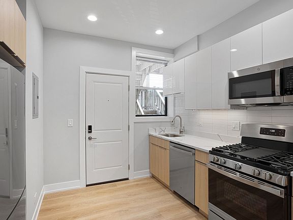 5th image of 6931 N Lakewood Ave APT 2
