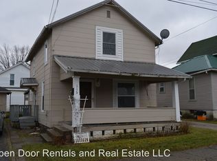 115 1/2 W 16th St, Auburn, IN 46706
