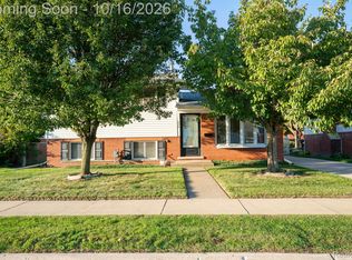 534 Saint Johns St, Wyandotte, MI 48192