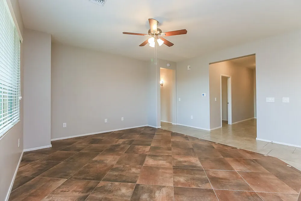 3 bed, 2.0 bath, 1652 sqft, $1,950 — Photo 4