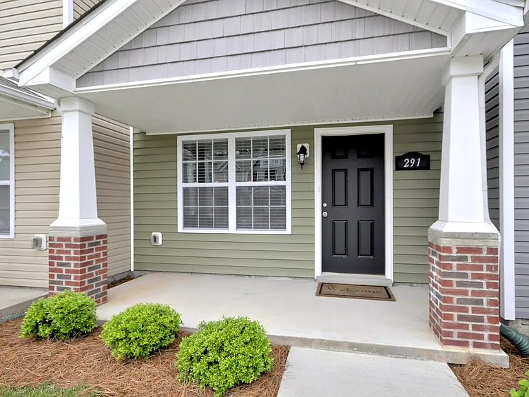 291 Alexander Blvd — Photo 2