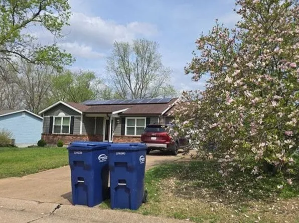 606 Cypress Dr, Pacific, MO 63069