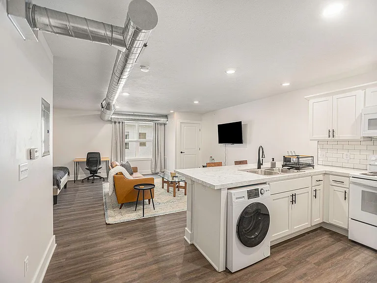 1562 Michigan St NE #7 — Photo 8