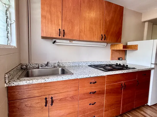 2467 Cleghorn St #2, Honolulu, HI 96815