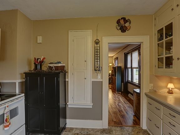 5th image of 204 N Cedar Ave