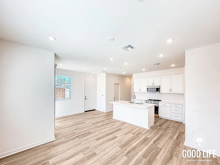 7006 Solara Way — Photo 12
