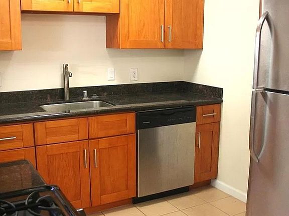 3rd image of 814 Cuesta Dr APT A