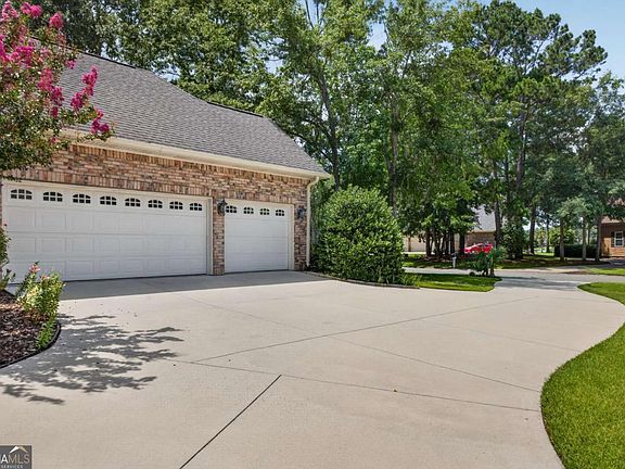 3rd image of 639 Chastain Cir