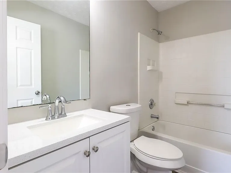 5823 Strathmoor Manor Cir — Photo 15