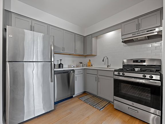 2nd image of 1440 S Neltnor Blvd #433-1A