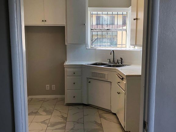 5th image of 1421 W 84th Pl