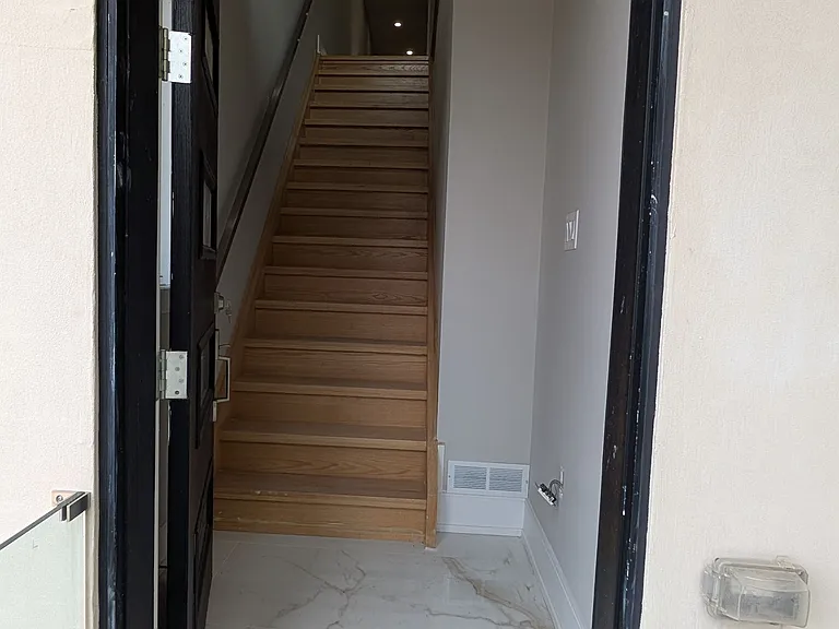 2099 Dufferin St #2 — Photo 15