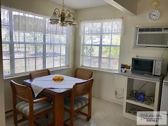 3rd image of 24 Palm Blvd