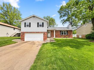1028 Arizona Dr, Columbia, IL 62236